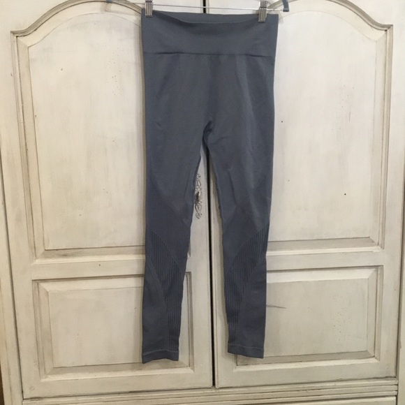 ZYIA Women’s Active Gray Seamless Ribbed Leggings Size M EUC - Picture 1 of 6